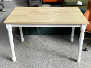 4 SEATER DINING TABLE IN WHITE AND OAK: LOCATION - C2