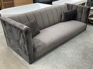 3 SEATER SOFA IN GREY: LOCATION - C3