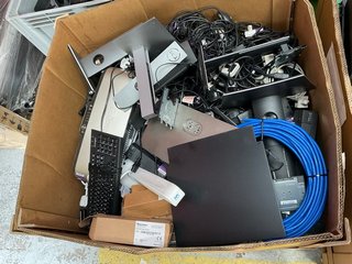 MIXED TECH ITEMS TO INCLUDE POWER CABLES, DELL MONITOR STANDS, EXCEL FIBER CABLE 205-309 0S2 24 CORE & OTHER ACCESSORIES ASSORTED PALLET. [JPTM114853]
