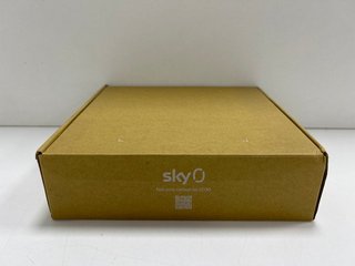 SKY STREAM PUCK TV BOX: MODEL NO IP061-EF-ANT-UKIE-GHM (WITH BOX & ALL ACCESSORIES) [JPTM117540]. (SEALED UNIT). THIS PRODUCT IS FULLY FUNCTIONAL AND IS PART OF OUR PREMIUM TECH AND ELECTRONICS RANGE