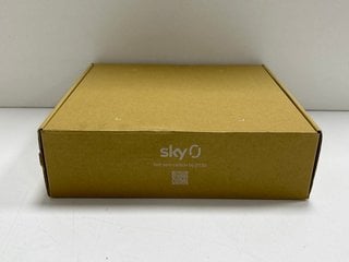 SKY STREAM PUCK TV BOX: MODEL NO IP061-EF-ANT-UKIE-GHM (WITH BOX & ALL ACCESSORIES) [JPTM117479]. (SEALED UNIT). THIS PRODUCT IS FULLY FUNCTIONAL AND IS PART OF OUR PREMIUM TECH AND ELECTRONICS RANGE