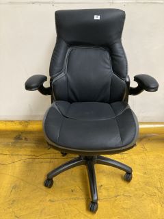 A DORMEO BLACK LEATHER OFFICE DESK CHAIR