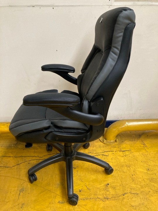 John Pye Auctions A DORMEO BLACK LEATHER OFFICE DESK CHAIR