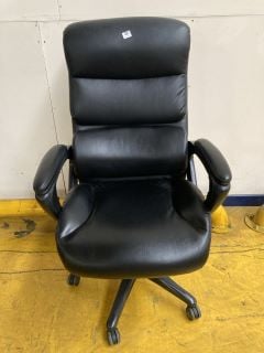 A LAZBOY BLACK LEATHER OFFICE DESK CHAIR