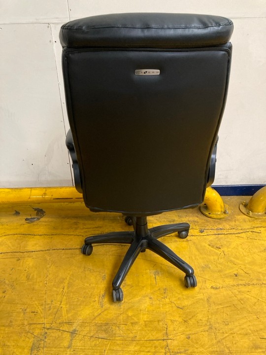 John Pye Auctions A LAZBOY BLACK LEATHER OFFICE DESK CHAIR