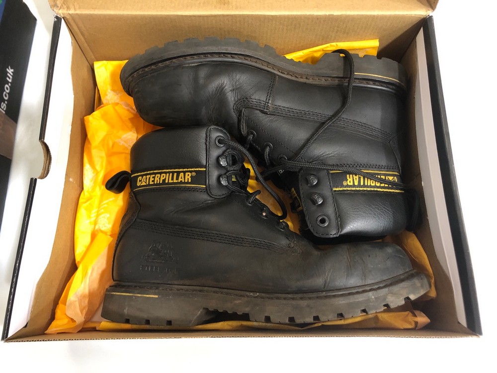 John Pye Auctions LASER ELEC EV SAFETY WORK BOOTS SIZE 8 TO INCLUDE CATERPILLAR HOLTON