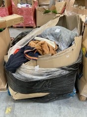 PALLET OF ASSORTED CLOTHES TO INCLUDE PAUKL SMITH MEDIUM BLACK JOGGERS (COLLECTION OR OPTIONAL DELIVERY)