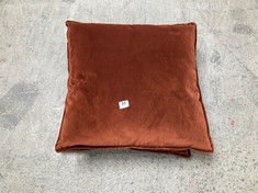 2 X DEEP BROWN / MAROON VELVET SOFA CUSHION (COLLECTION OR OPTIONAL DELIVERY)