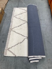 APPROX 200CM WHITE / CREAM RUG (COLLECTION OR OPTIONAL DELIVERY)