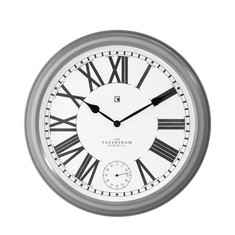 2 X ASSORTED CLOCKS TO INCLUDE 52 X 9 X 5.2CM WALL CLOCK IN LIGHT GREY (COLLECTION OR OPTIONAL DELIVERY)