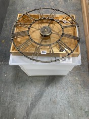 APPROX 5 X ASSORTED ITEMS TO INCLUDE WALL MOUNTED CLOCK IN BRASS (COLLECTION OR OPTIONAL DELIVERY)