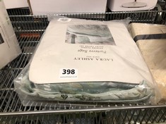 2 X ASSORTED DUVET COVER SETS TO INCLUDE LAURA ASHLEY DOUBLE BEDSET - SAGE (DELIVERY ONLY)