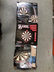 3 X ASSORTED ITEMS TO INCLUDE WINMAU DIAMOND PLUS DARTBOARD (DELIVERY ONLY)