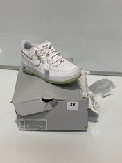 NIKE AIR FORCE 1 TRAINERS WHITE/HONEYDEW SIZE 4 RRP- £115 (DELIVERY ONLY)