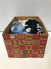 BOX OF ASSORTED KIDS CLOTHING TO INCLUDE NEXT DENIM SHORTS BLUE SIZE 12-18MTHS (DELIVERY ONLY)