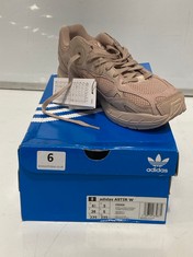 ADIDAS ASTIR WOMENS TRAINERS BEIGE SIZE 5 (DELIVERY ONLY)