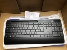 QUANTITY OF ASSORTED ITEMS TO INCLUDE TECURS WIRELESS KEYBOARD RRP £462: LOCATION - C RACK