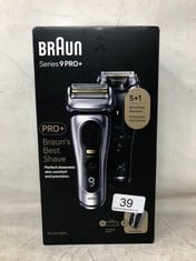 BRAUN SERIES 9 PRO+ ELECTRIC SHAVER FOR MEN, 5 PRO SHAVE ELEMENTS & PRECISION LONG HAIR PRO TRIMMER, POWERCASE, WET & DRY ELECTRIC RAZOR FOR MEN WITH 60 MIN RUNTIME, GIFTS FOR MEN, 9527S, SILVER.: LO