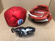 QUANTITY OF ITEMS TO INCLUDE MITRE OFFICIAL ENGLAND FOOTBALL, RED/WHITE, 5: LOCATION - C