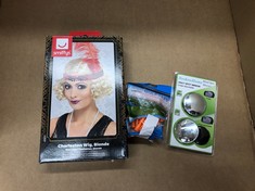 QUANTITY OF ITEMS TO INCLUDE 1920S CHARLESTON WIG WITH HEADBAND: LOCATION - D