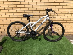 MUDDYFOX KANSAS JUNIOR MOUNTAIN BIKE 18 SPEED GEARS :: LOCATION - MIDDLE FLOOR(COLLECTION OR OPTIONAL DELIVERY AVAILABLE)
