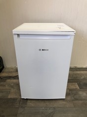 BOSCH UNDER COUNTER FRIDGE MODEL KTL15NWECG RRP £299: LOCATION - FRONT FLOOR(COLLECTION OR OPTIONAL DELIVERY AVAILABLE)