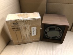 QUANTITY OF ITEMS TO INCLUDE AIRFRYER MOLDES  AND HOZELOCK DUAL TAP CONNECTOR: LOCATION - B