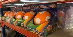 QUANTITY OF ITEMS TO INCLUDE STAY ACTIVE KICKERBALL BY SWERVE BALL FOOTBALL TOY SIZE 4 AERODYNAMIC PANELS FOR SWERVE TRICKS, INDOOR & OUTDOOR, AS SEEN ON TV, UNISEX, ORANGE WHITE: LOCATION - B