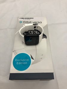 3X FITBIT SMARTWATCHES TO INCLUDE VERSA 2 HEALTH & FITNESS SMARTWATCH WITH VOICE CONTROL, SLEEP SCORE & MUSIC: LOCATION - SILVER RACK