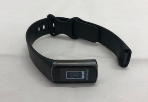 FITBIT CHARGE 6 SMARTWATCH: MODEL NO G3MP5 (SMASH/SALVAGE/SPARES - DAMAGED STRAP) [JPTE59730]: LOCATION - RED RACK