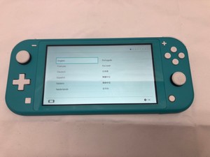 NINTENDO SWITCH LITE 32GB CONSOLES: MODEL NO HDH-001 [JPTE59815]: LOCATION - RED RACK