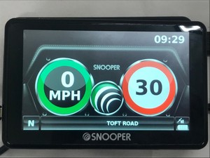 3 X ASSORTED CAR ACCESSORIES TO INCLUDE SNOOPER MYSPEED-PLUS SPEED LIMITS AND SPEED CAMERA DETECTION & ALERT SYSTEM MODEL NO. SC5900 . [JPTE59769]: LOCATION - RED RACK