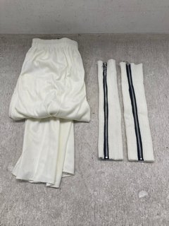 3 X ASSORTED CLOTHING ITEMS TO INCLUDE GRAY NICOLLS MENS TROUSERS 100 % POLYESTER IN UK SIZE XL: LOCATION - E 6