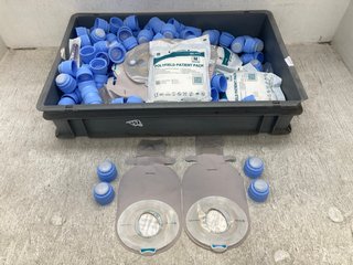 QTY OF ASSORTED ITEMS TO INCLUDE QTY OF BAXTER UKF7114 SINGLE STERILE WATER CAP IN BLUE AND ISOSAF 5 ML ENTERAL SYRINGE - LOW DOSE: LOCATION - E 6