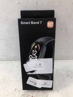 M7 SMART BAND 7 UP TO 30 WORKOUT MODES, WATER RESISTANT TO 50 METRES, SLEEP/BLOOD OXYGEN/STRESS AND BREATH MONITORING, 0.96" FULL AMOLED DISPLAY. SILICONE STRAP. BOXED.