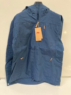 1 X FJALLRAVEN ANORAK, INDIGO BLUE, SIZE XL, TOGETHER WITH A GANT D2 ARCHIVE SHIELD T-SHIRT, WHITE, SIZE XXL RRP £230.00