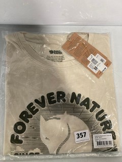 2 X T-SHIRT TO INCLUDE FJALLRAVEN SIZE M