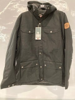 A FJALLRAVEN GREENLAND JACKET IN BLACK SIZE XL RRP £325