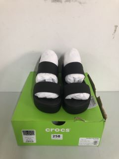 CROCS BROOKLYN LOW WEDGE SANDEL'S - SIZE: 6