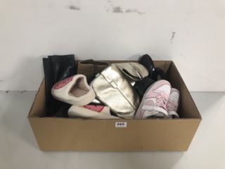 BOX OF ASSORTED FOOTWEAR