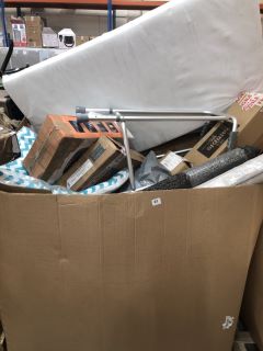 PALLET BOX OF ASSORTED ITEMS INC HALOGEN HEATER & BABY MATTRESS