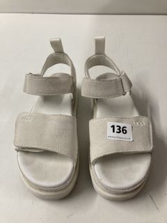 PAIR OF UGG BLOCK SANDALS IN BEIGE - SIZE UK 3