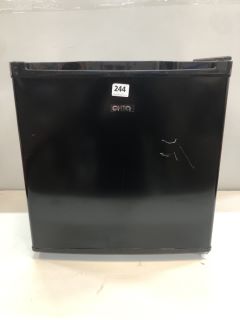 CHIQ TABLETOP MINI FRIDGE MODEL NO: CSD46D4E