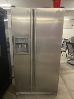 SAMSUNG AMERICAN STYLE FRIDGE FREEZER MODEL: RS21JGRS