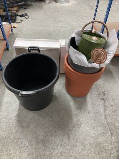 GARDEN ITEMS TO INCLUDE LARGE COMPOST POTS AND PLANTERS