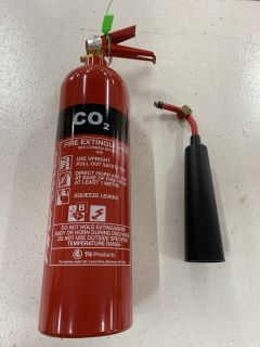 FIRE EXTINGUISHER - 2KG CARBON DIOXIDE CO2 OCE 2-LWB 117 - MANUFACTURED MAY 23 (COLLECTION ONLY)