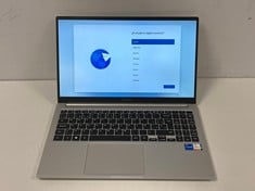 LAPTOP SAMSUNG NP750XED-KC3ES 512GB SSD (ORIGINAL RRP - €1098,86) IN SILVER. (WITHOUT BOX AND CHARGER, QWERTY KEYBOARD. CONTAINS Ñ // DENTED BACK CASE). I7-1255U @ 1.70GHZ, 16GB RAM, 15.6" SCREEN, IN