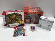 12 X POKÉMON ITEMS INCLUDING COLLECTION PREMIUM DRACAUFEUEX - LOCATION 18B.