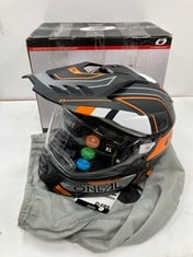 O'NEAL | MOTORBIKE HELMET | ENDURO TOURING ADVENTURE STREET | GOOD FIT, WITH PINLOCK AND BLUETOOTH, INTEGRATED VISOR, ECE 22.06 | D-SRS SQUARE V.23 | ADULT | BLACK GREY ORANGE | XL - LOCATION 36C.