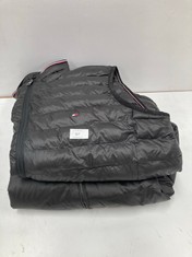 2 X TOMMY HILFIGER JACKETS SIZES XXL AND L - LOCATION 10A.